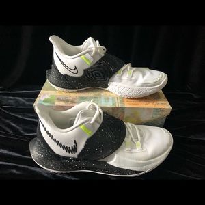 Nike Kyrie basketball ball sneakers men’s size 10